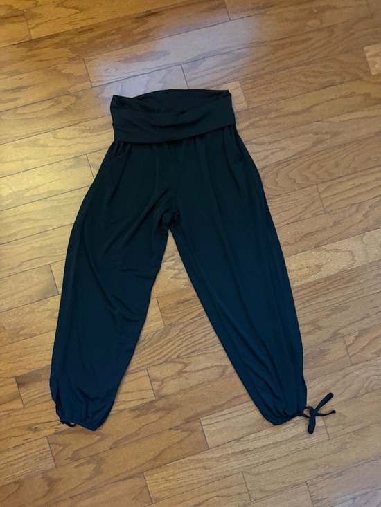 Onzie Pants - Black Onzie Tied Ankle Capris